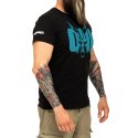 T-shirt ONI con logo azzurro by YariNoHanzo su modello