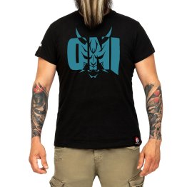 T-shirt ONI con logo azzurro by YariNoHanzo su modello